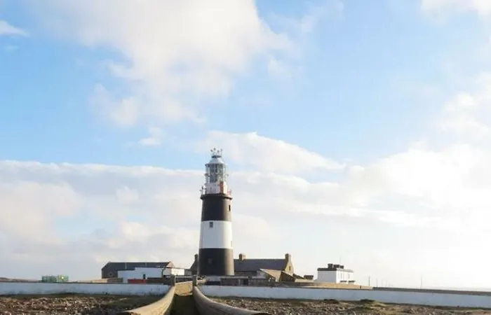 Tory Harbour View Hotel *